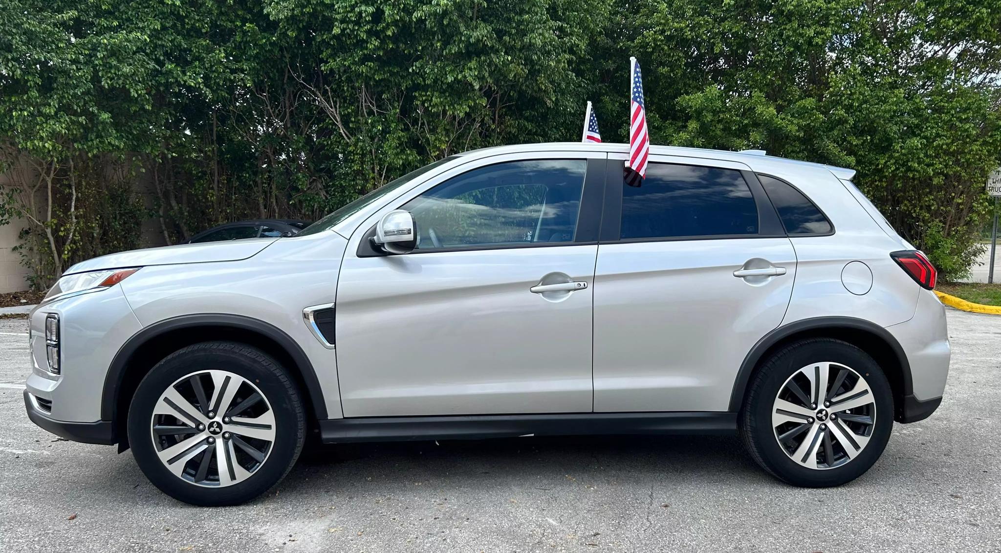 2022 Mitsubishi Outlander Sport SE photo 2