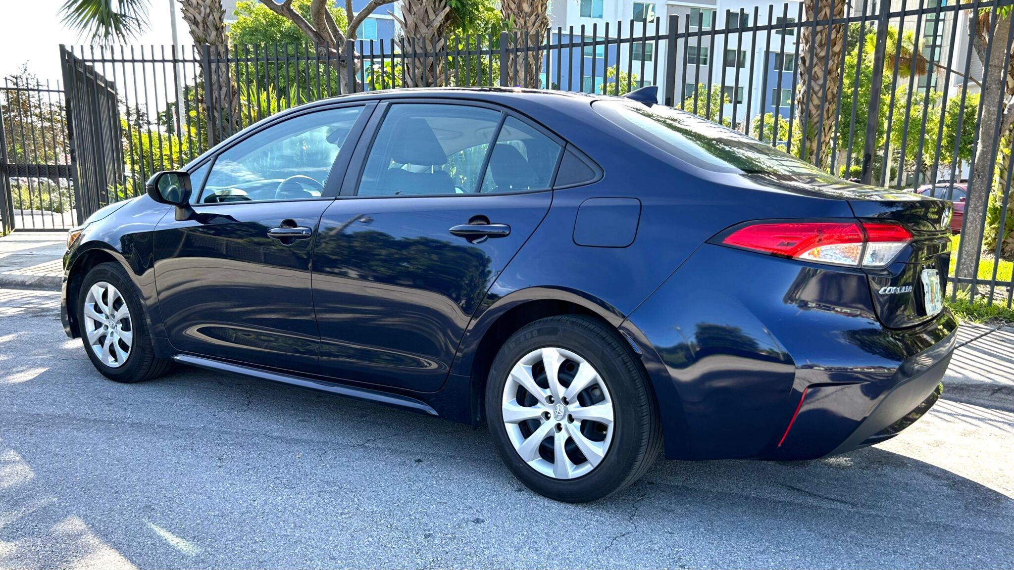 2021 Toyota Corolla LE photo 11