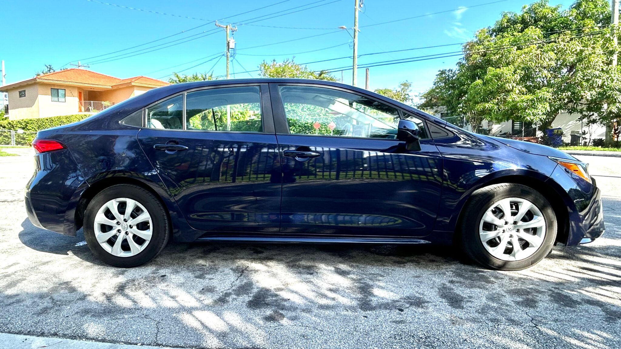 2021 Toyota Corolla LE photo 2