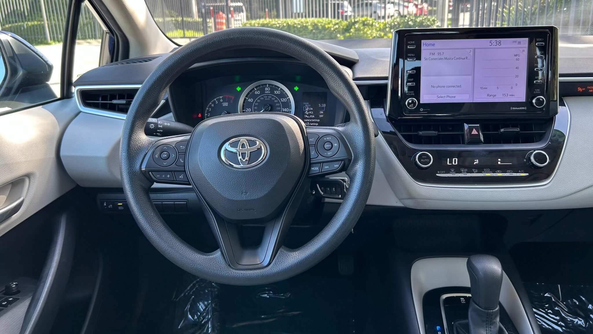 2021 Toyota Corolla LE photo 18