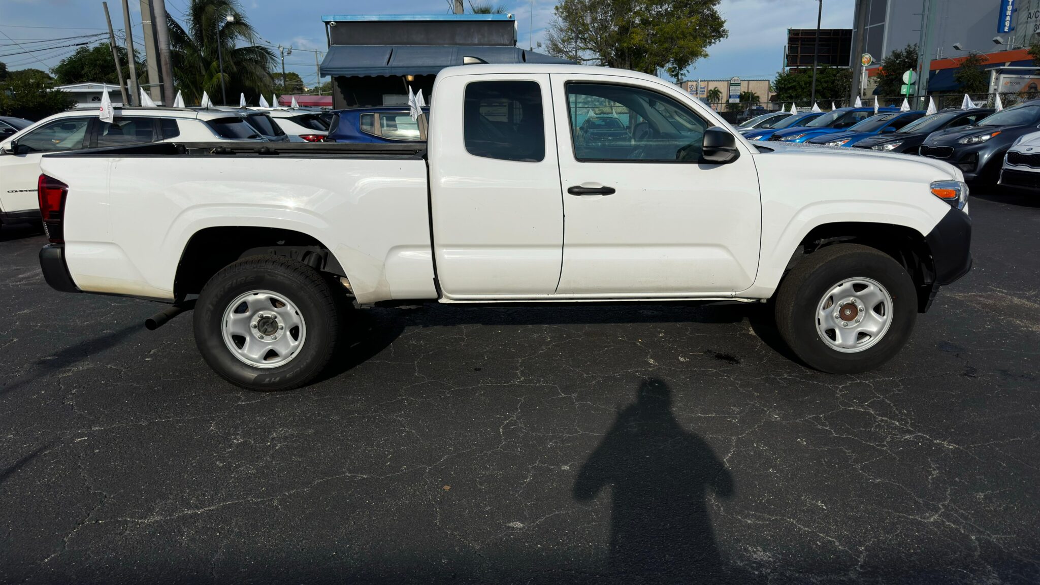 2022 Toyota Tacoma SR5 photo 2