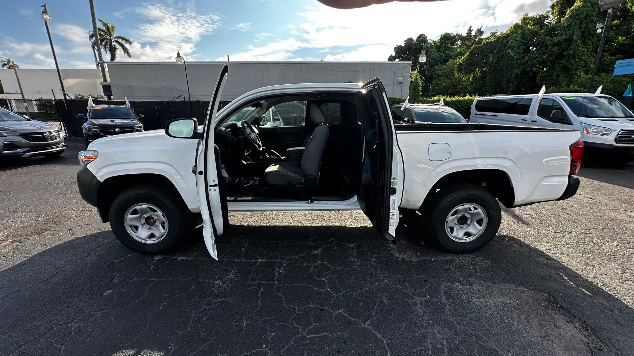 2022 Toyota Tacoma SR5 photo 14