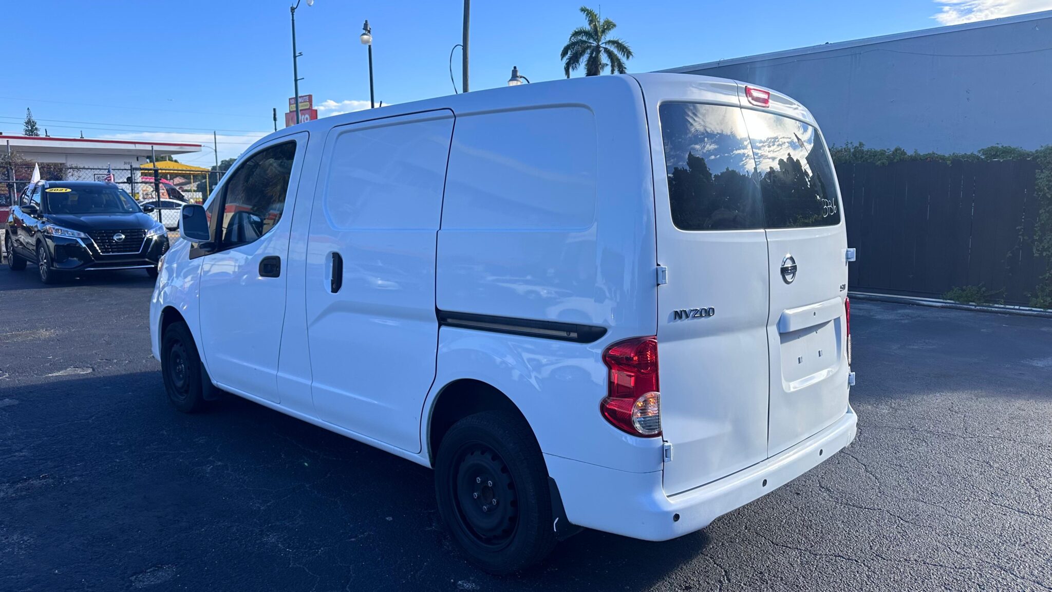 2019 Nissan NV200 SV photo 1