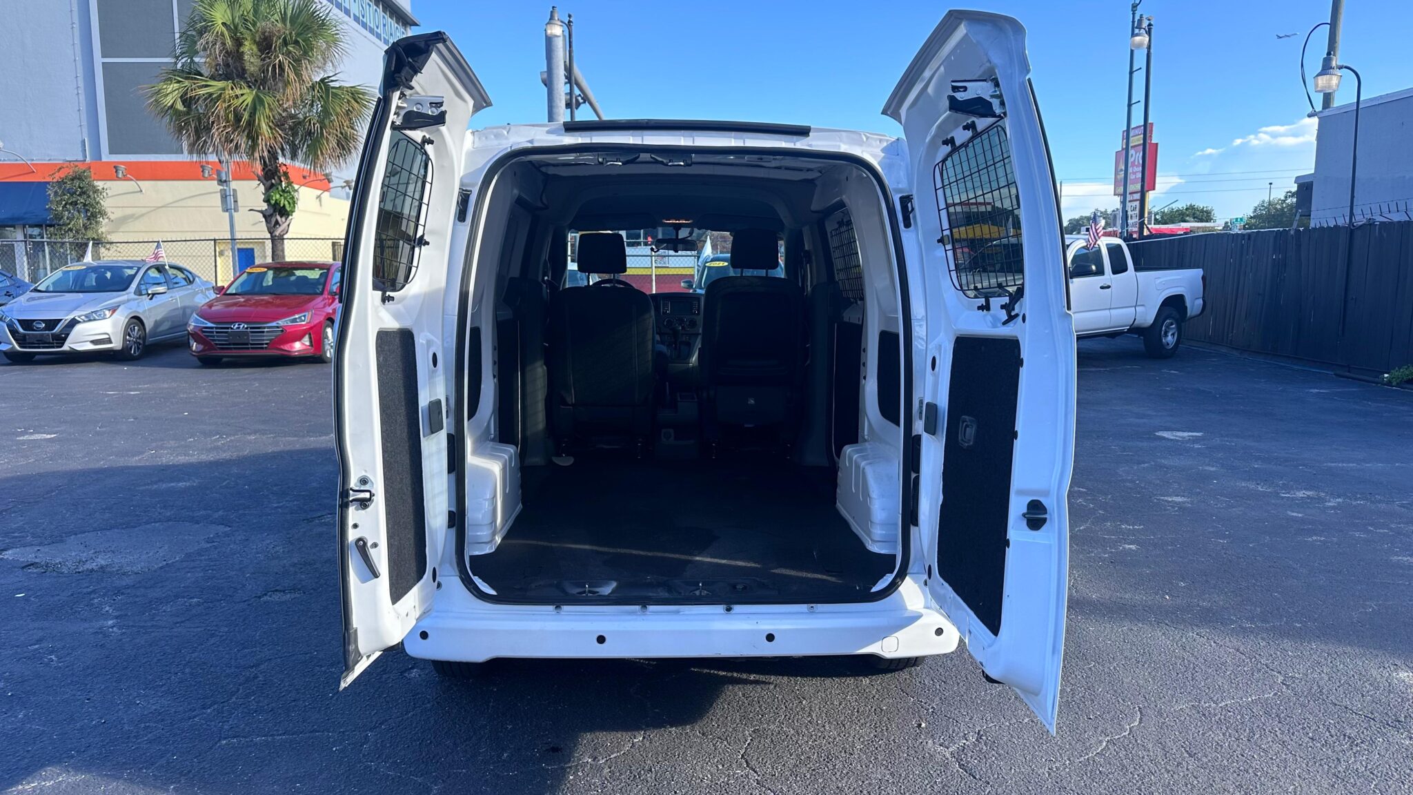 2019 Nissan NV200 SV photo 8