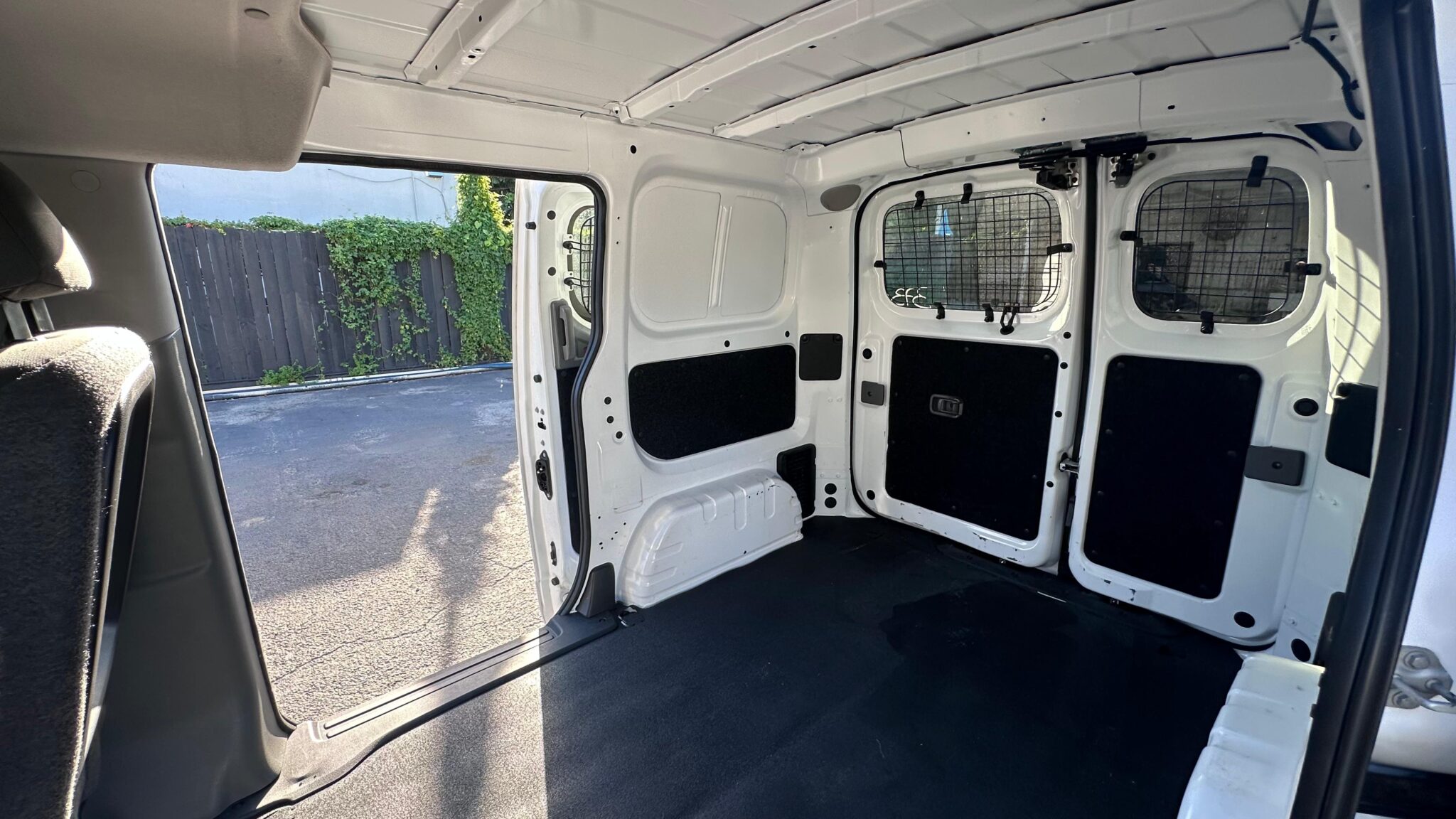 2019 Nissan NV200 SV photo 17