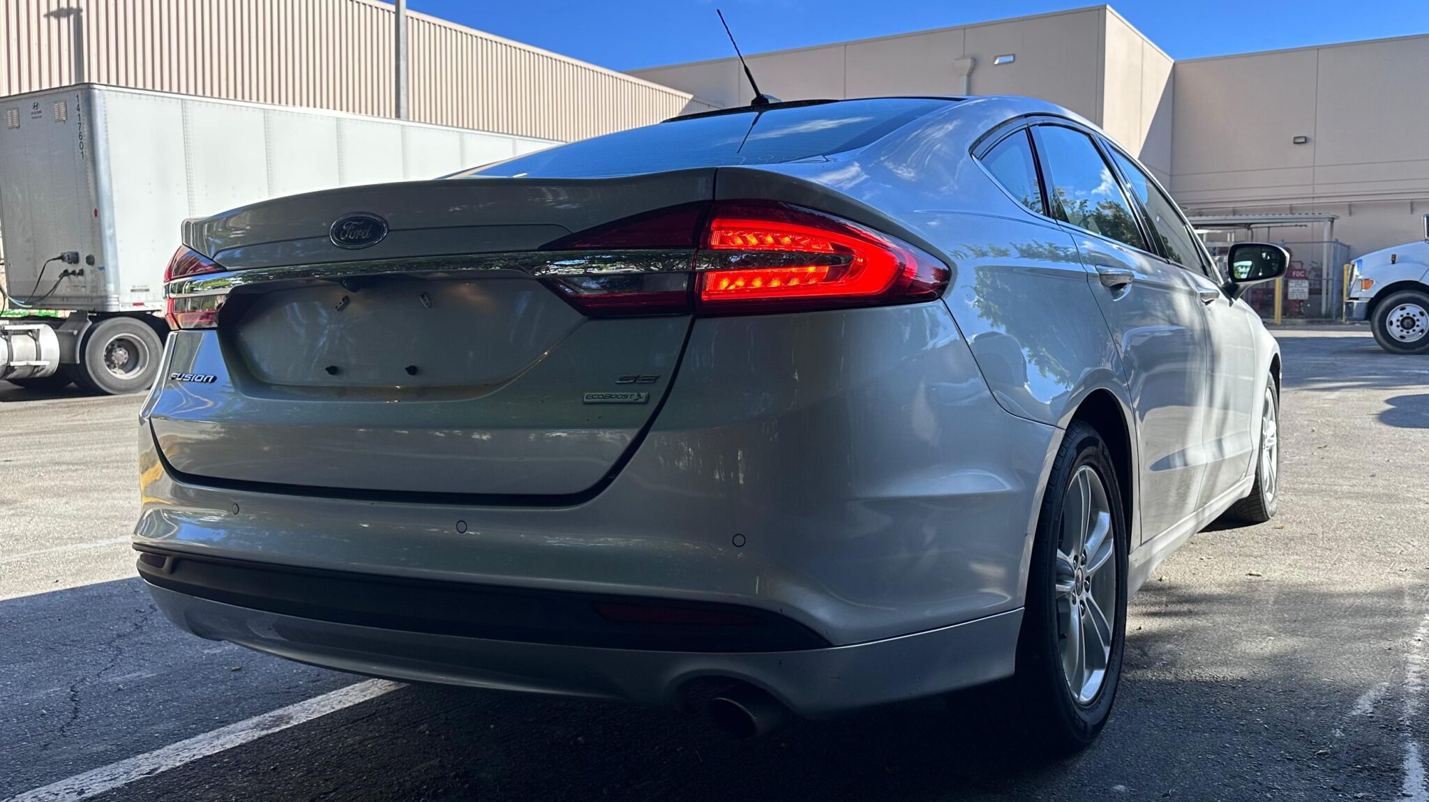 2018 Ford Fusion SE photo 3