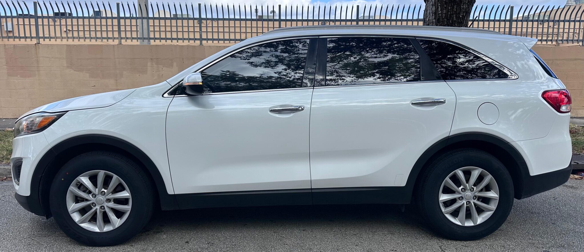 2017 Kia Sorento LX photo 25