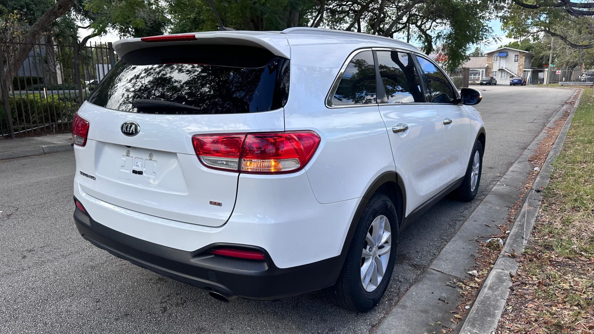 2017 Kia Sorento LX photo 3